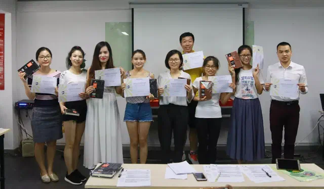 Thirteen contestants, two languages