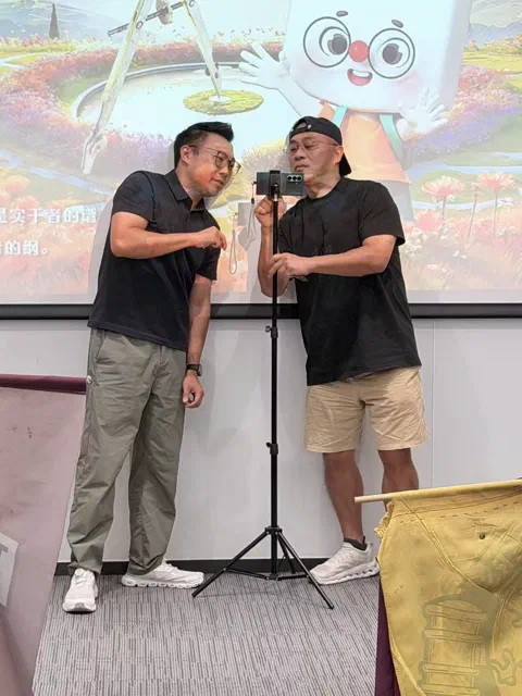 Danny and Jason at the on-camera station.
