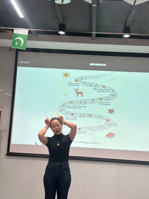 Mini delivering her ice breaker, 'My Life in Do Re Mi.'