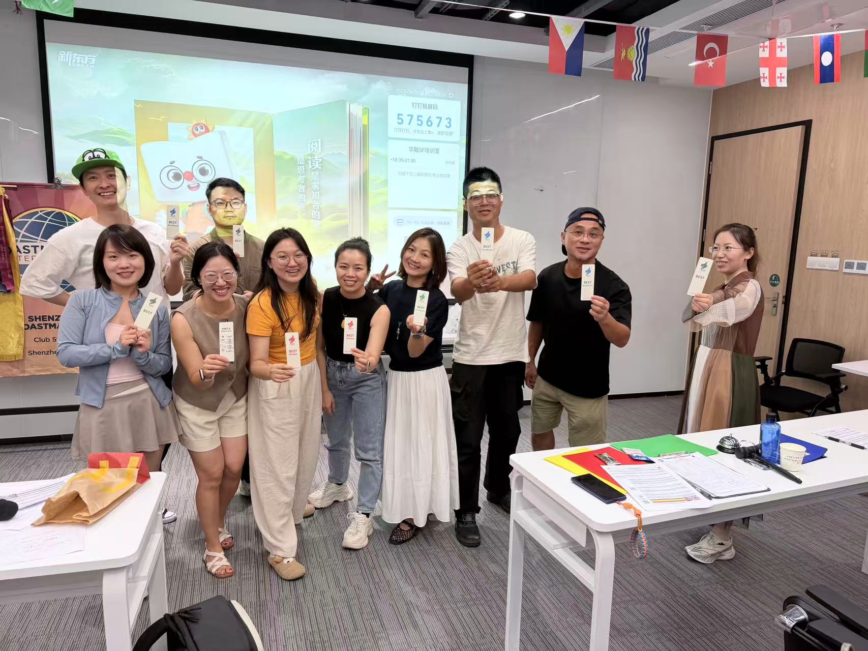 No vote tonight. Everyone went home with a BEST card. In the photo: Tao, Stella, Camellia, Mini, Anna, Jason, Tracy, Zhouzhou, Smith and Eric.